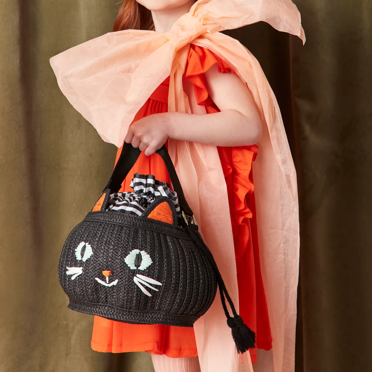 Canasta de gato para dulces