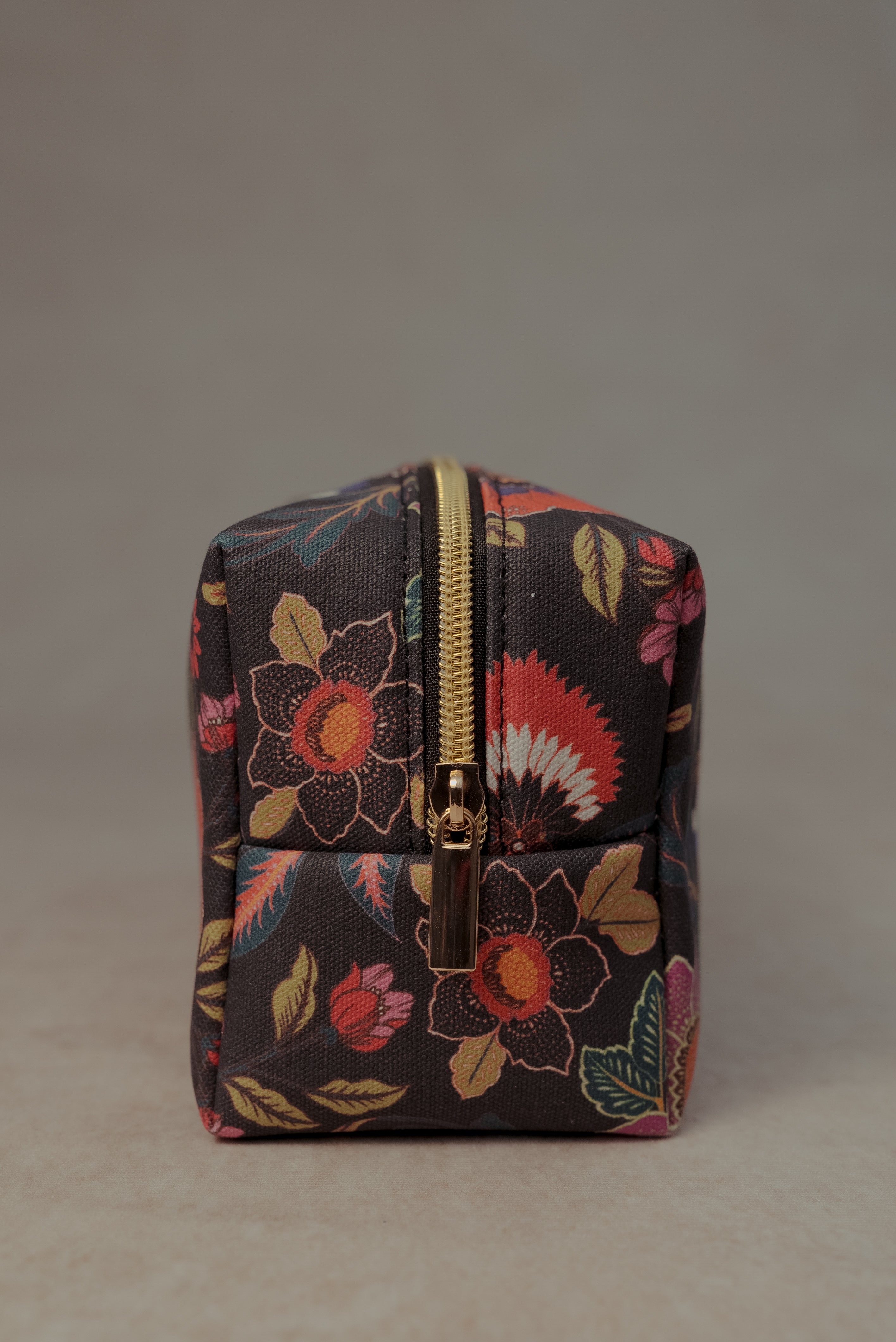 Cosmetiquera con flores