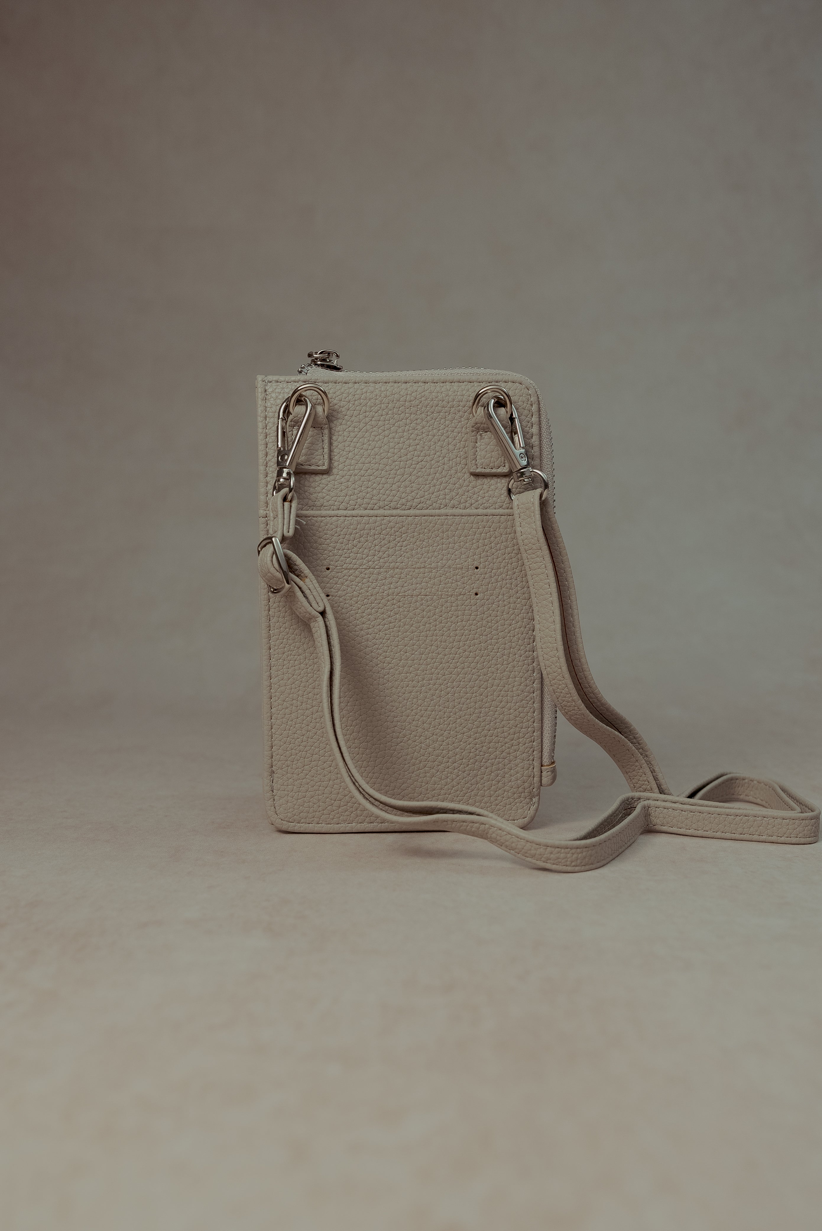 Bolsa gris para celular