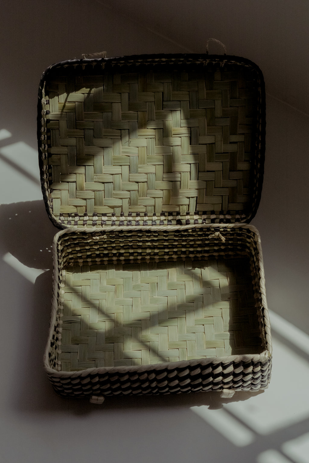 Caja con tapa grande