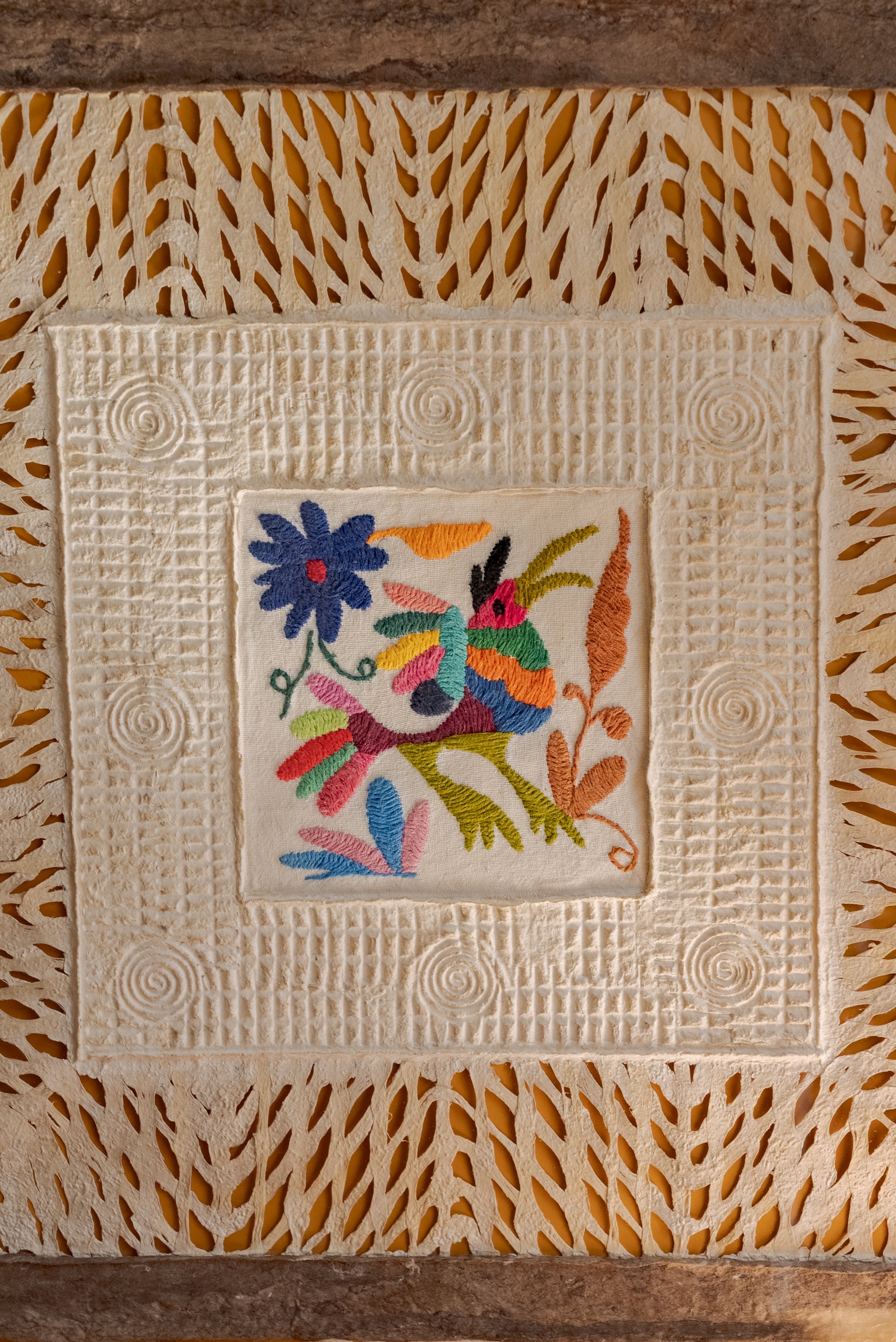 Cuadro papel amate con bordado vol.7