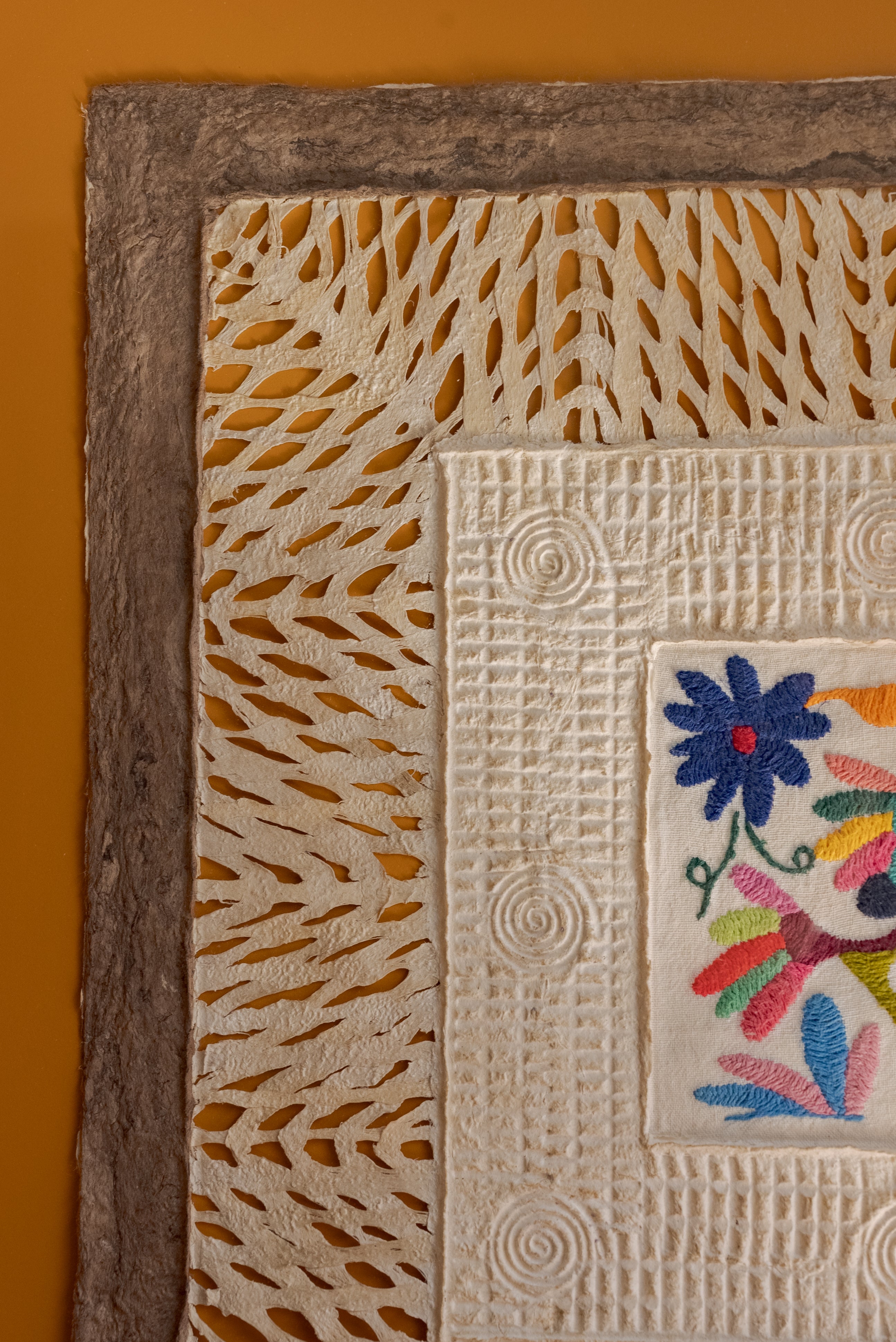 Cuadro papel amate con bordado vol.7