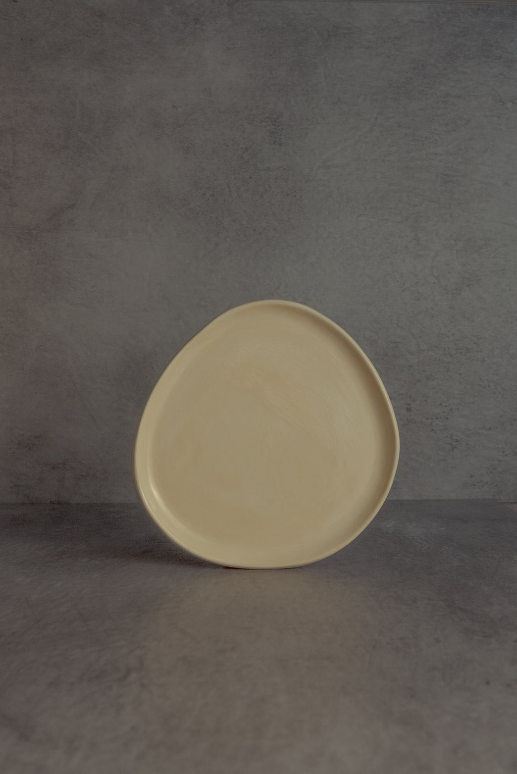 Plato irregular amarillo chico