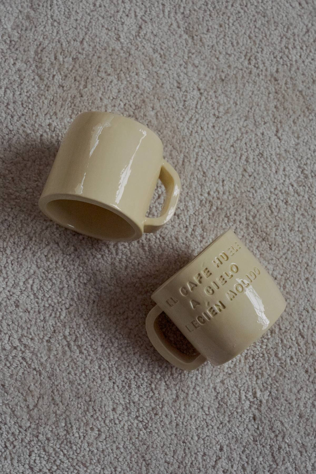 Taza cerámica amarilla