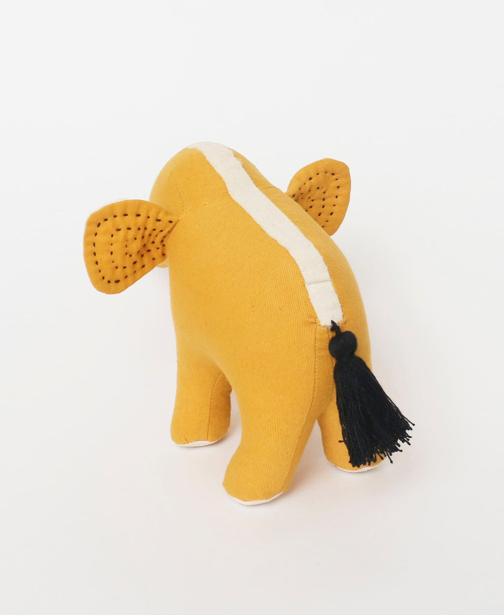 Elefante de peluche Anchal Project color mostaza, vista trasera