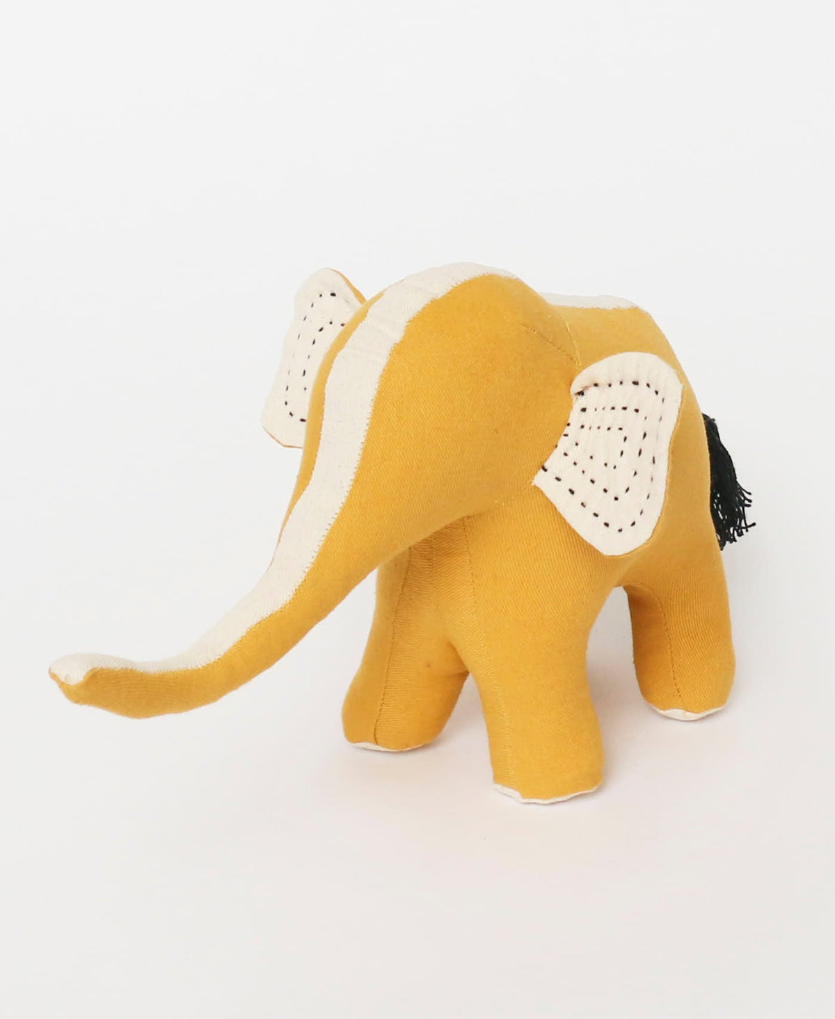 Elefante de peluche Anchal Project color mostaza, vista frontal