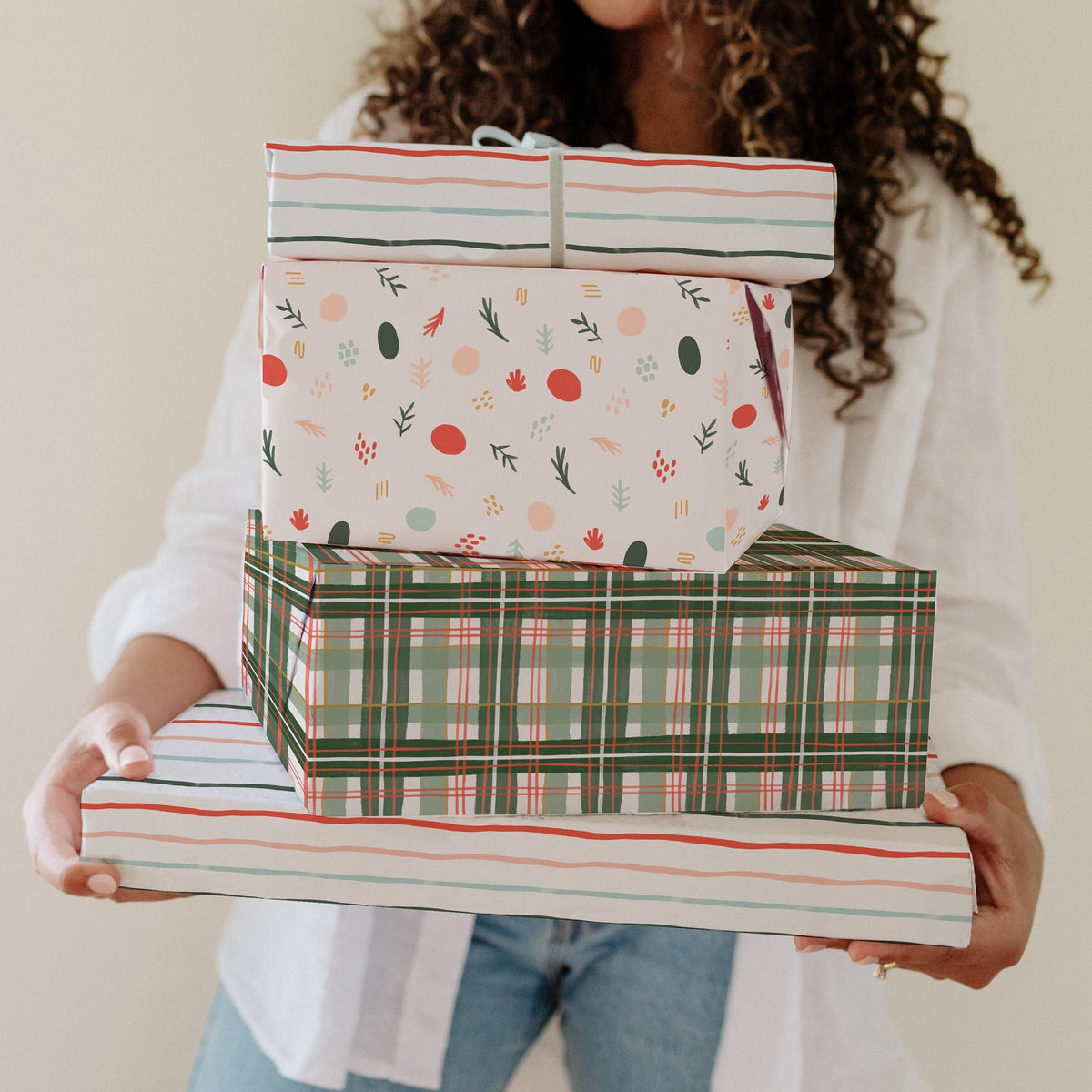 Papel de regalo cuadros navideños, hojas