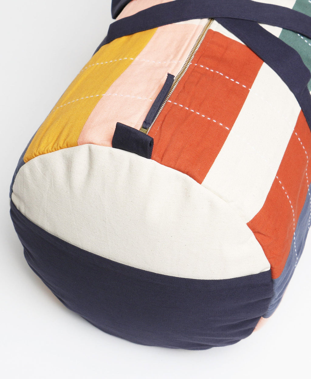 Detalle del bolsillo exterior del duffle Multi-Check