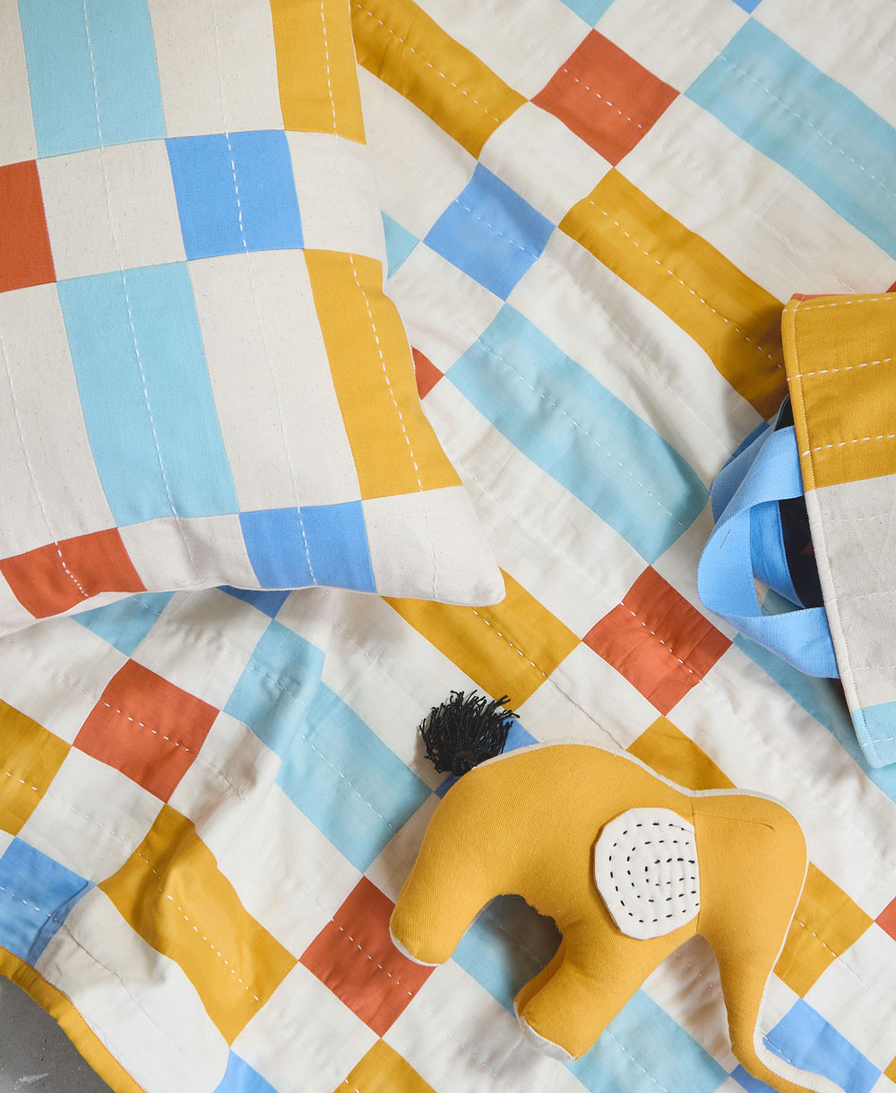 Tile Baby Quilt con peluche de elefante