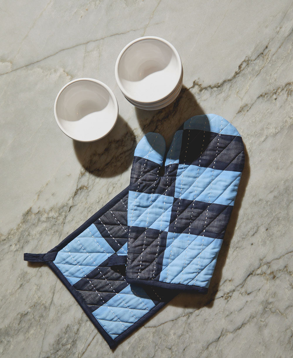 Guante de horno Trellis colorblock azul Dusk Blue con agarradera a juego